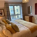 Centrally Located Light Warm & Welcoming Apartment