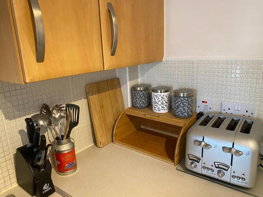 Centrally Located Light Warm & Welcoming * Bristol